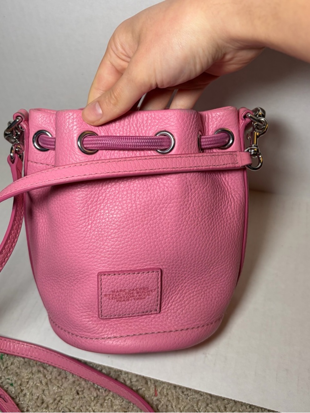 Marc Jacobs The Leather Bucket Bag Crossbody Pink - Picture 3 of 9
